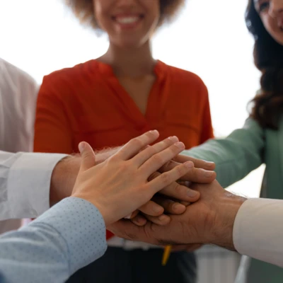 les-membres-des-syndicats-travaillent-ensemble (2)